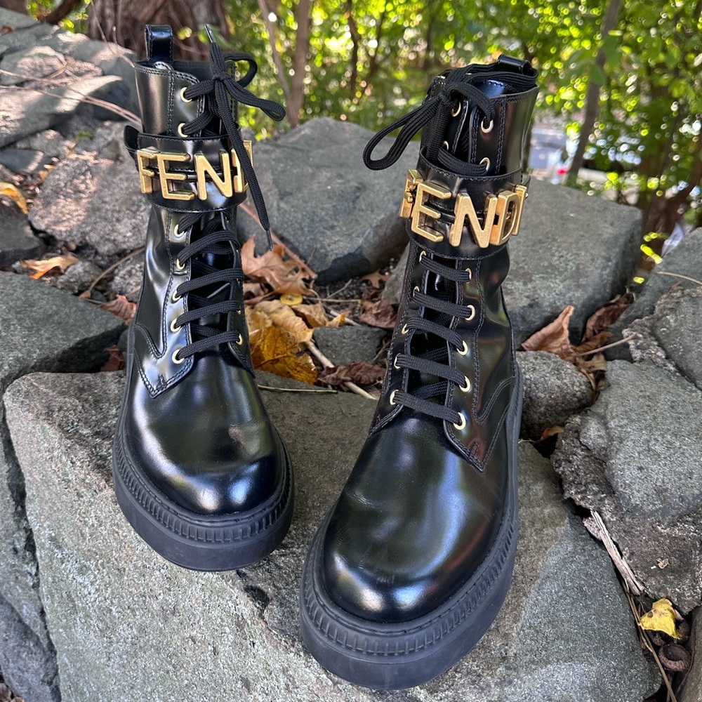 Fendi
Fendigraphy Logo-Cuff Biker Booties sz 38.5